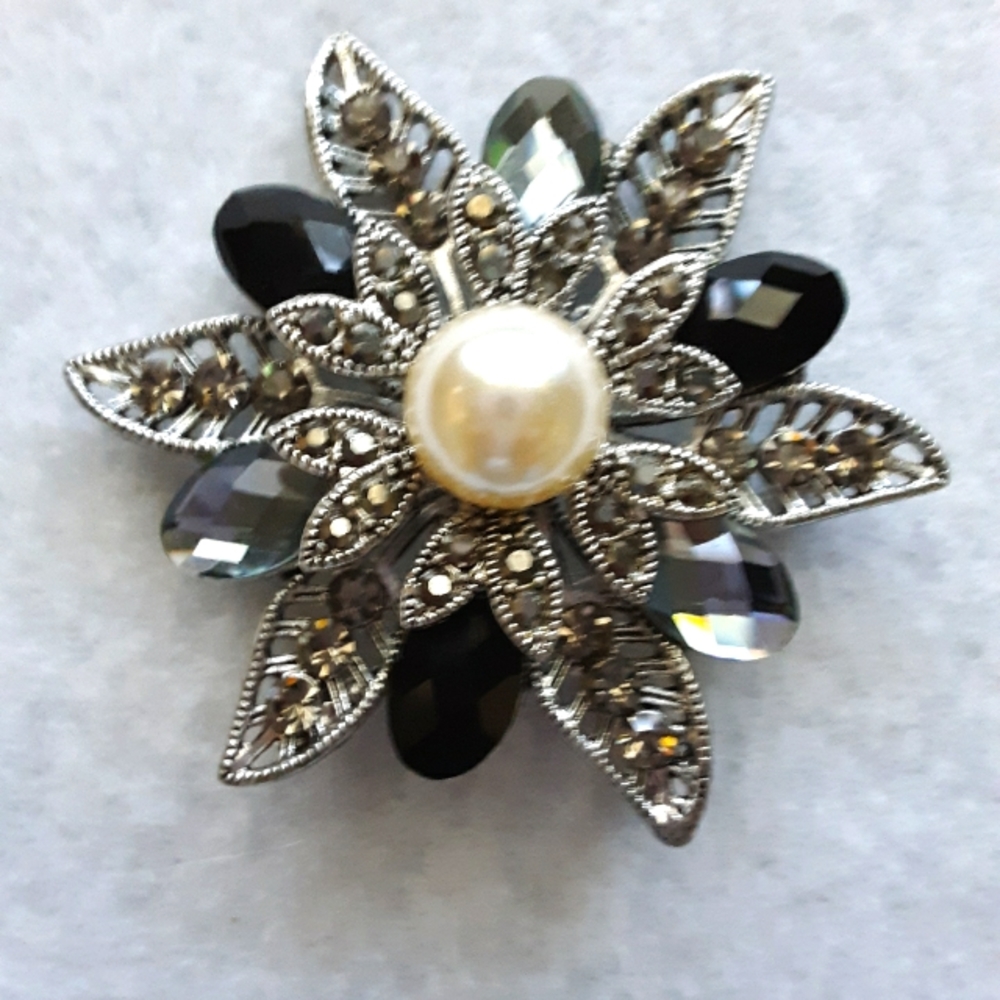 Jewelry  Pin broach silver